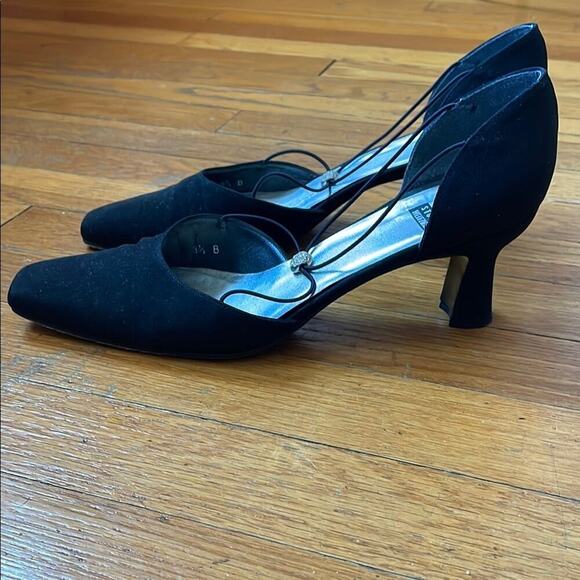 Vintage 2” Stuart Weitzman Black Heels with d'Orsay Style - Picture 4 of 8